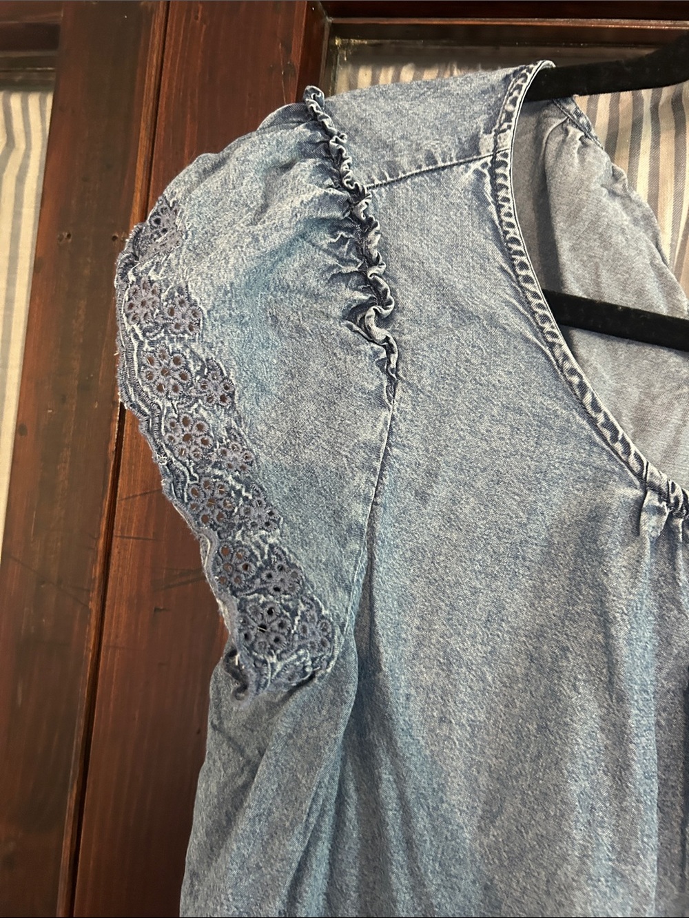 LC Lauren Conrad Light Blue Denim Peasant Top - Picture 4 of 5